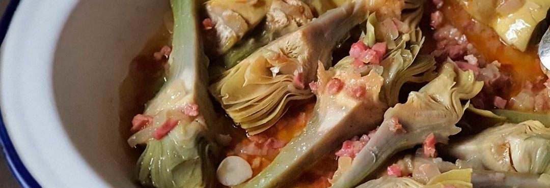 Comida típica de España alcachofas a la montillana