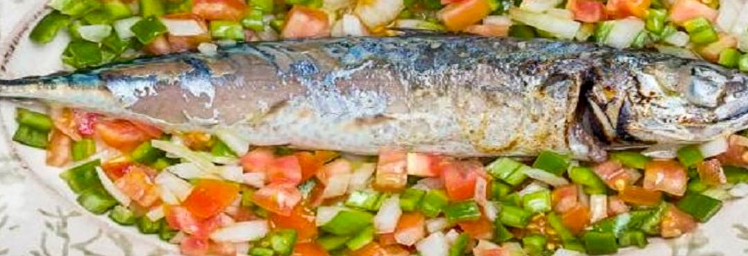 Comida típica de España caballa con pirinaca