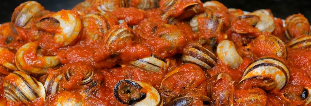 Comida típica de España cabrillas en tomate