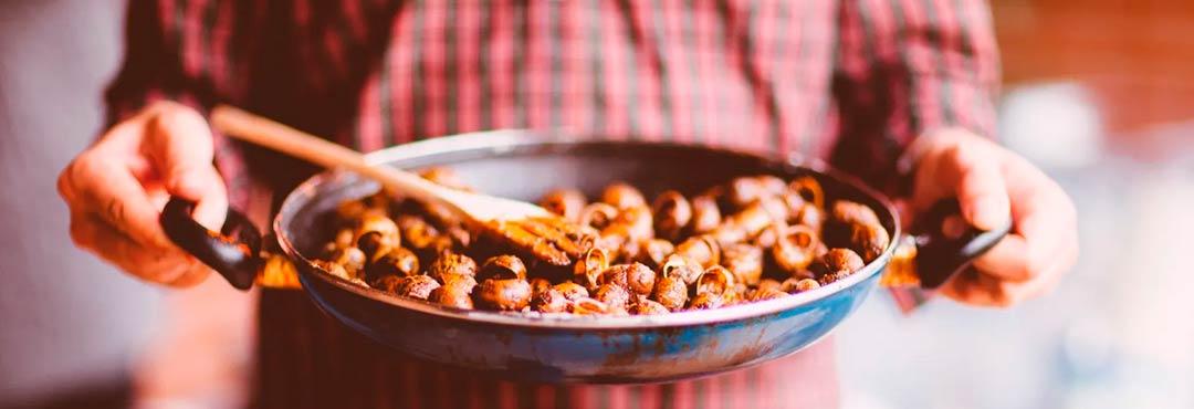 Comida típica de España caracoles a la cordobesa