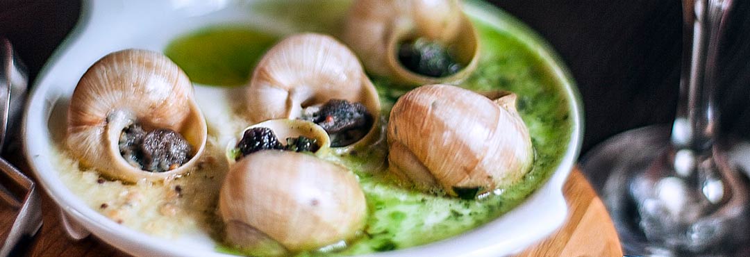 Comida típica de España caracoles a la madrilena