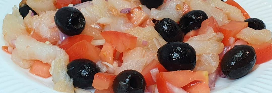Comida típica de España esqueixada de bacalla