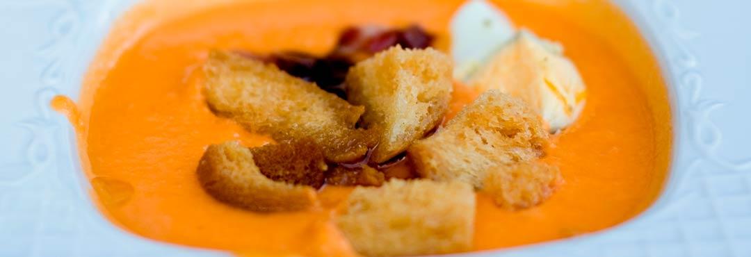 Comida típica de España salmorejo cordobes