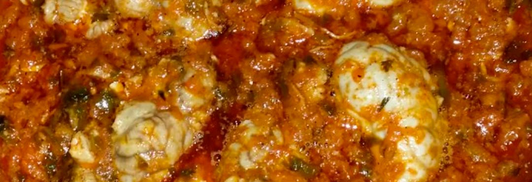 Comida típica de España sesos con tomate