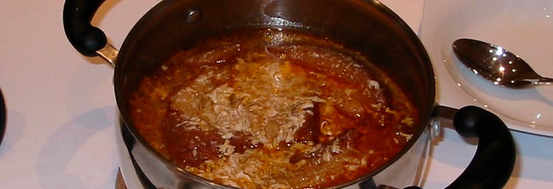 Comida típica de España sopa de ajo a la madrilena