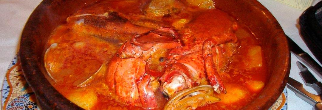 Comida típica de España suquet de peix con gambas y rape