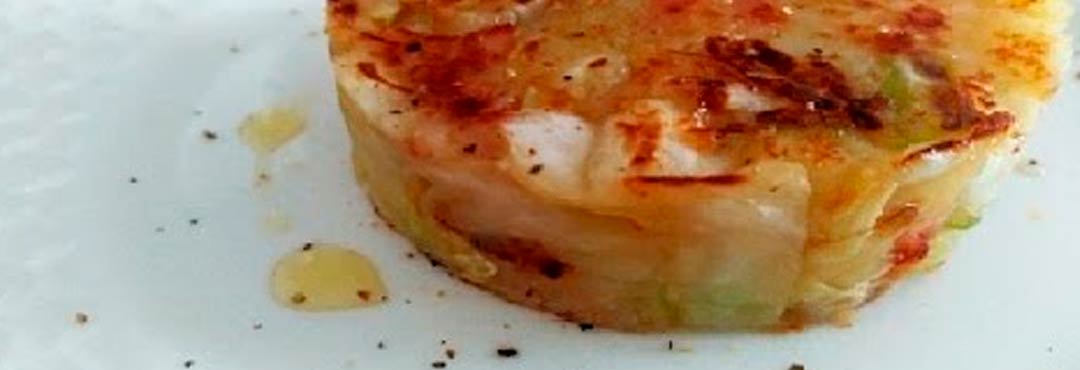 Comida típica de España trinxat de col y patata con tocino