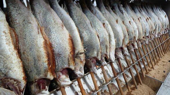 Comida típica de España bacalao a la baturra delicatessen en plena juventud 3