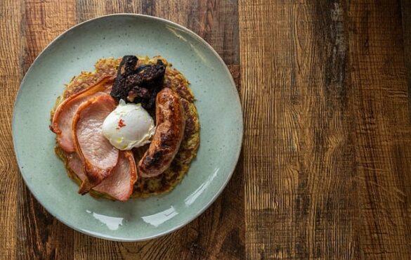 Comida típica de España butifarra con mongetes un plato clasico y tradicional con mucho fundamento 3