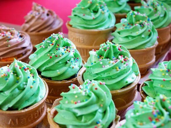 Comida típica de España cristinas de sant blai un dulce entre galleta clasica y panecillo tradicional 2