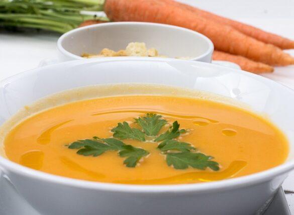 Comida típica de España escudella de pages sopa campestre con mucho fundamento 1