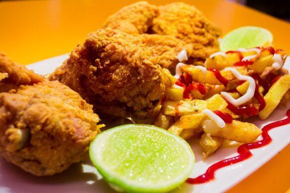 Comida típica de España pollo a la canilla frito picante y sabroson 4