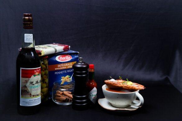 Comida típica de España porra de antequera entre salmorejo ajoblanco y gazpacho 1