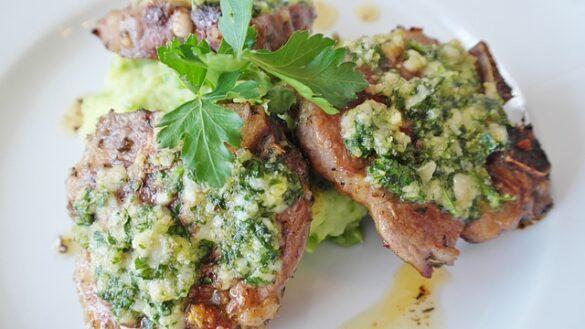 Comida típica de España ternasco a la pastora hierro y proteinas 3